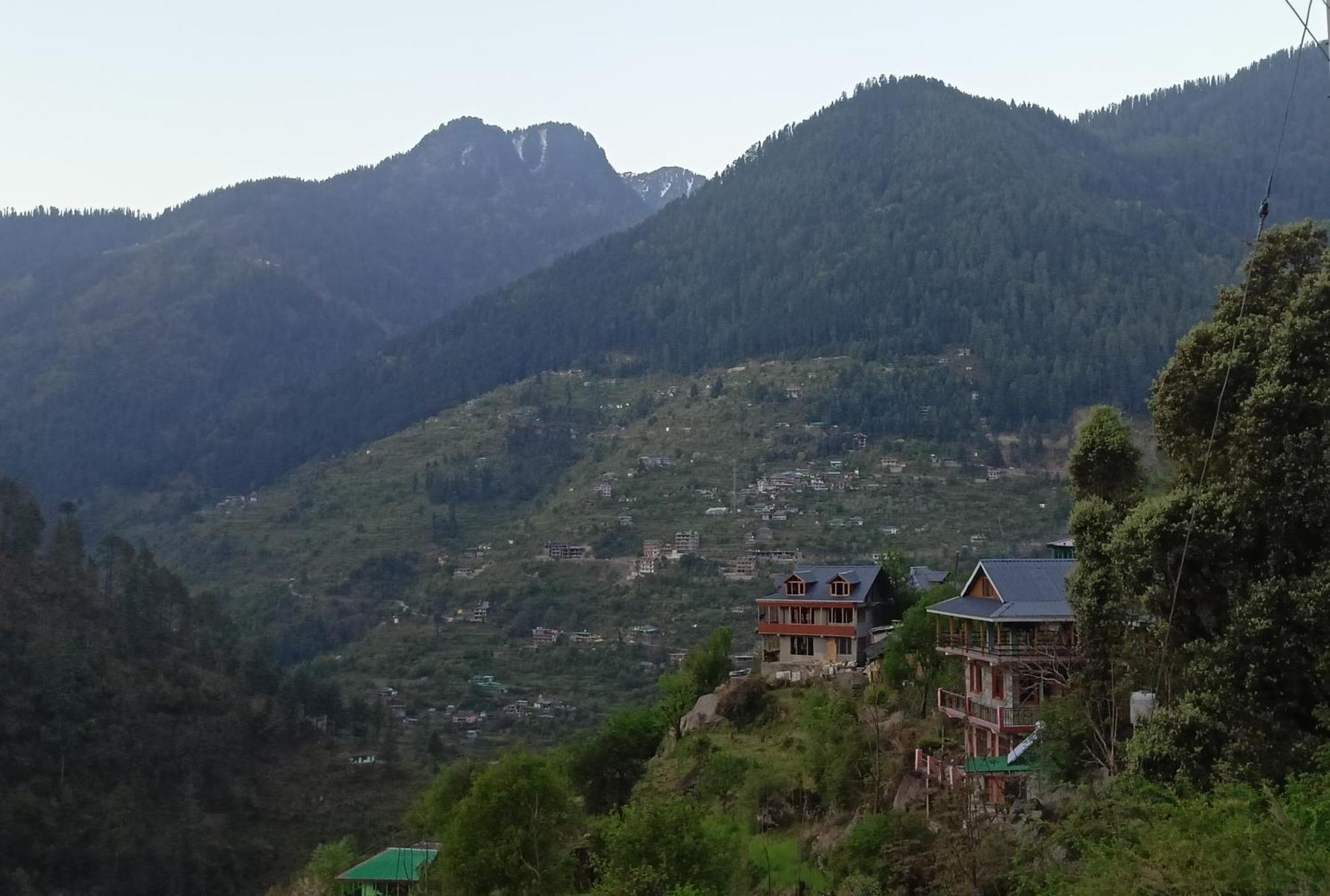 Tirthan Hilltop Home Stay Banjār Exterior photo
