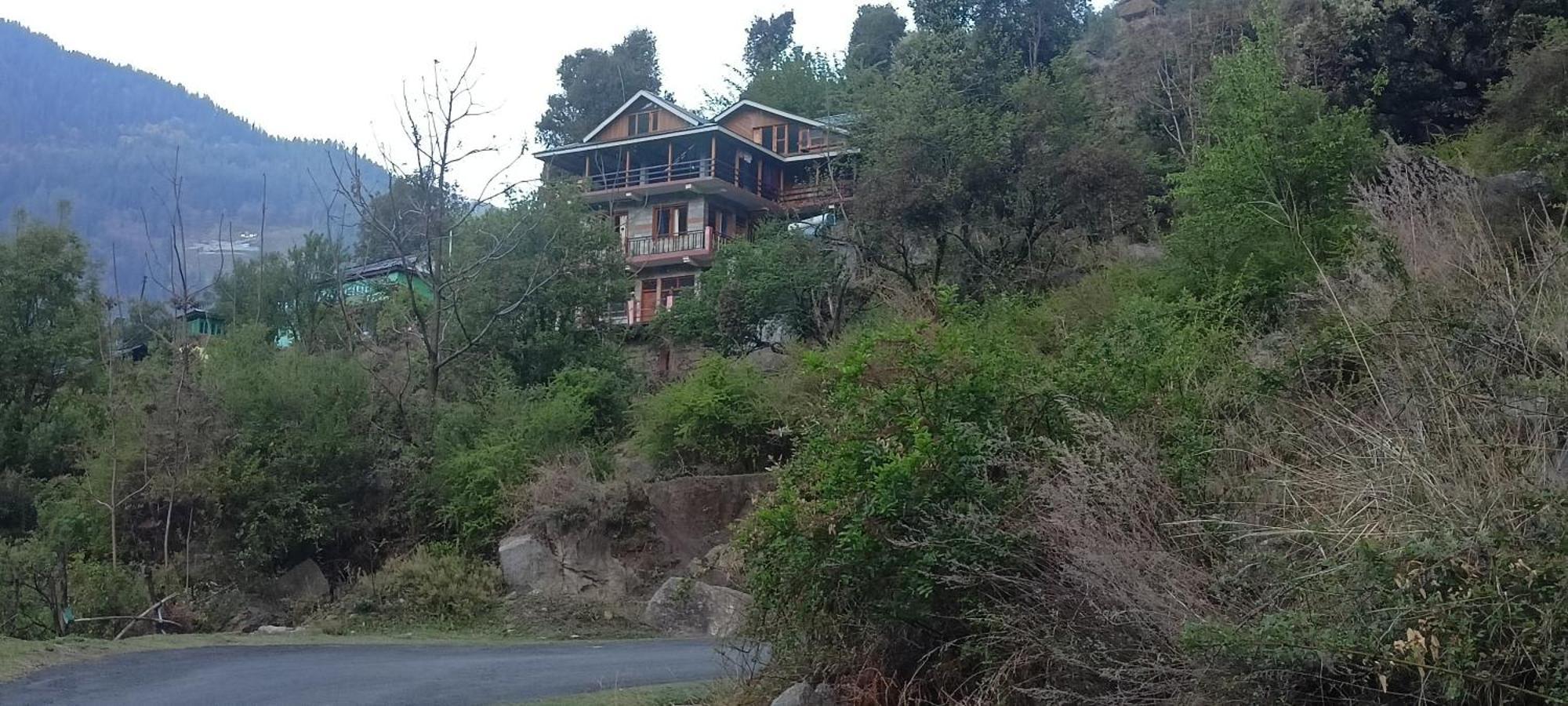 Tirthan Hilltop Home Stay Banjār Exterior photo