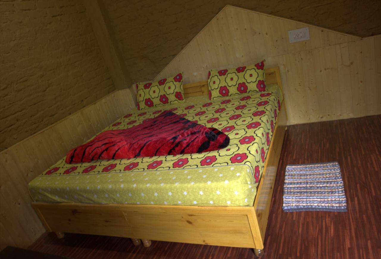 Tirthan Hilltop Home Stay Banjār Exterior photo